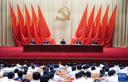 習(xí)近平：信念堅(jiān)定對(duì)黨忠誠實(shí)事求是擔(dān)當(dāng)作為 努力成為可堪大用能擔(dān)重任的棟梁之才