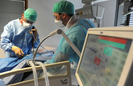 科技名詞 | 體外膜氧合器 extracorporeal membrane oxygenerator，ECMO