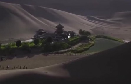 甘肅敦煌：月牙泉為何從未被流沙掩埋？