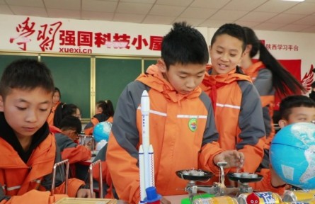 陜西延安：“學(xué)習(xí)強(qiáng)國”科技小屋點(diǎn)亮孩子們的科技夢