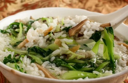 辟謠 | 長期吃湯泡飯，養(yǎng)胃還是傷胃？