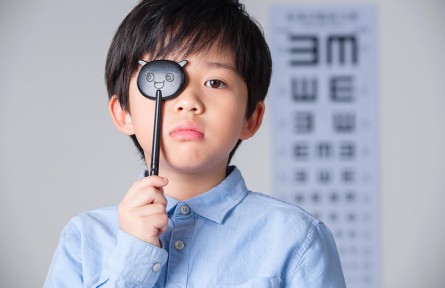 辟謠 | 長(zhǎng)期戴眼鏡，會(huì)讓眼睛變凸嗎？