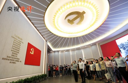 央視快評：以學(xué)增智，從黨的科學(xué)理論中悟規(guī)律、明方向、學(xué)方法、增智慧