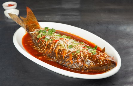 魚刺卡喉，吃一口饅頭或米飯壓下去就好了？
