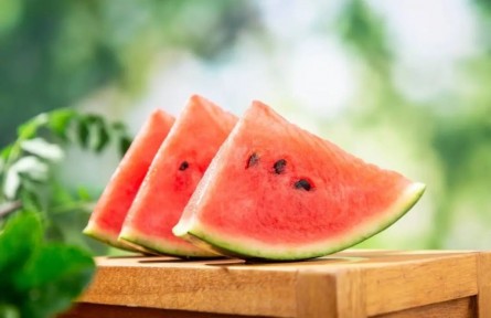 隔夜西瓜還能吃嗎？夏天如何健康吃瓜？