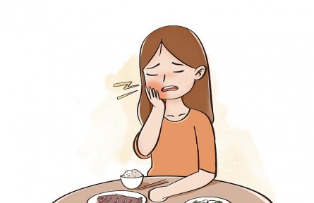 辟謠|口腔潰瘍敷維生素C能治療？