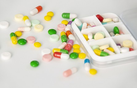 吃藥時不能喝綠豆湯，會“解藥”？吃藥時真正不能吃的是……