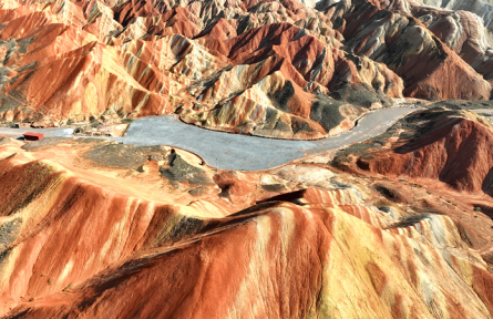 甘肅張掖：七彩丹霞?jí)衙廊绠?></a></td>
<td align=