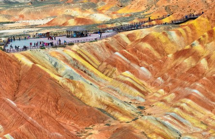 甘肅張掖：七彩丹霞地貌紅黃交織 宛如天然紋理畫