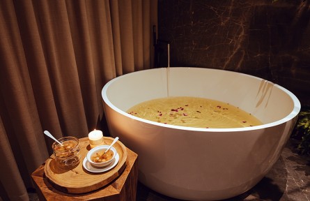 辟謠|“刷經(jīng)絡(luò)”“藥浴排寒”非人人適宜