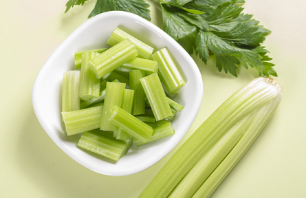 辟謠|吃“光敏性食物”會(huì)讓皮膚更容易變黑？